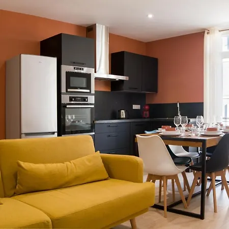 Magnifique T3 Totalement Renove, Hypercentre Rochefort, Arrivee Autonome ! Apartment